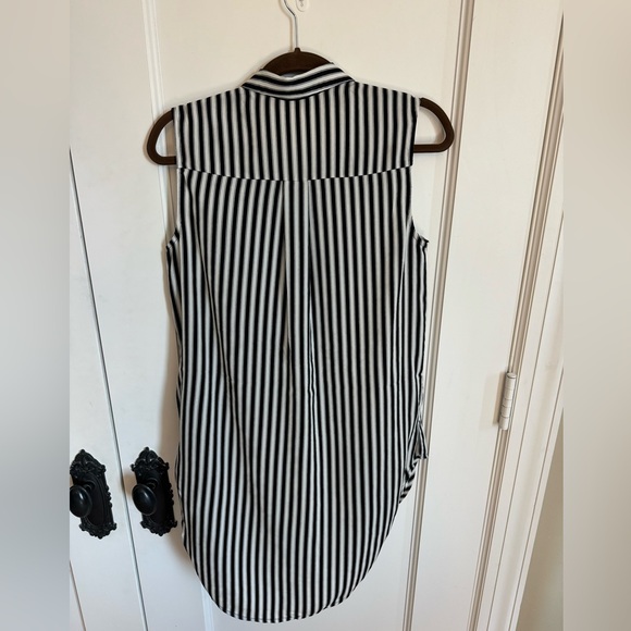 Express black and white stripe tunic- S - Picture 3 of 3